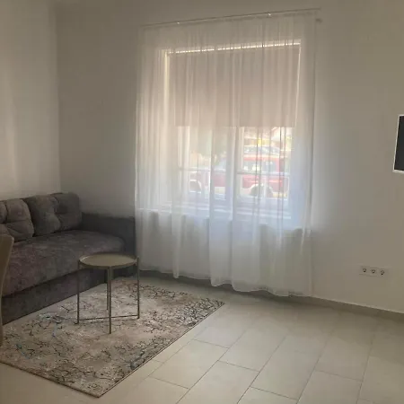 דירה Madach Lakas